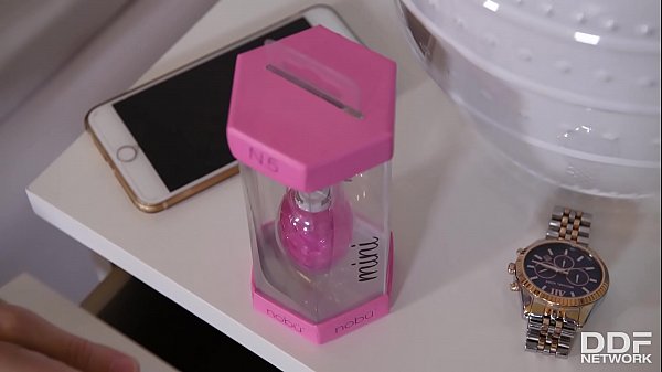 Play MP4 - Dirty texting leads to unforgettable Tinder fuck date with Valentina Ricci