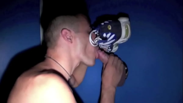 Juan Perez Suce En Enzo Ds Les Glory Holes Du Sauna thumbnail