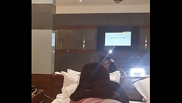 A esposa hotwife do meu irm&atilde_o corno implorou pelo meu pau torto enquanto ele trabalha - Completo no Red