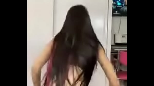 Novinha gostosa da raba super grande dan&ccedilando funk com short curto gostosa big ass
