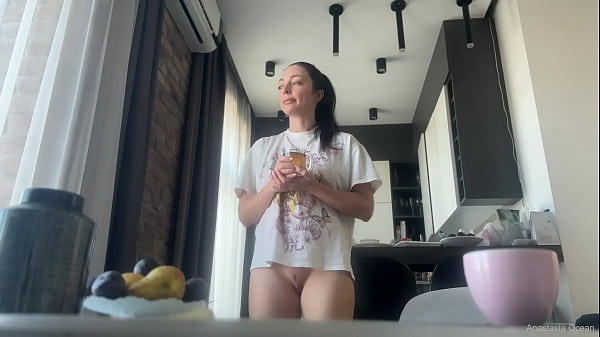 Play MP4 - Sexy fit brunette does housework without panties&period;