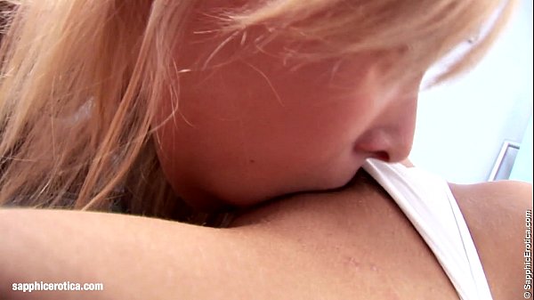 Stunning blondes Larissa and Dorothee stimulate each other