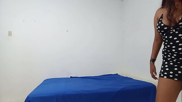 Play MP4 - Brunette new to homemade porn masturbates her clitoris for nighttime pleasure