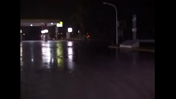 Play MP4 - Una troia bionda spompina tutti per strada