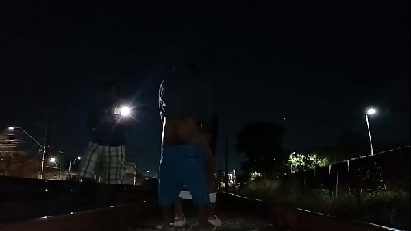 Play MP4 - ESPOSA TRANSANDO NOS TRILHOS DO TREM AO VIVO