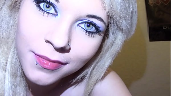 Play MP4 - Hot sexy girl Drooling Tongue