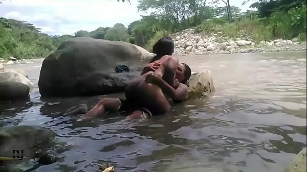 michellpaula y yo culiamos escondidasdetras de una piedra en el rio parte 2
