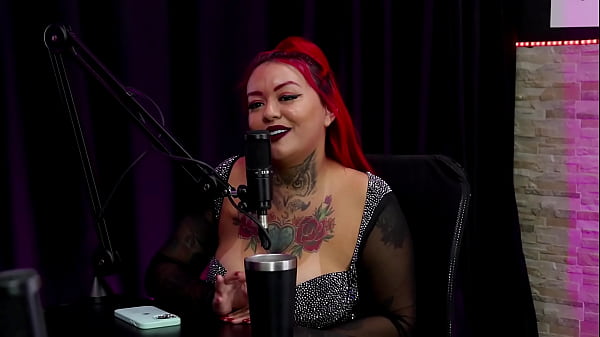 Safada sensualiza ao mostrar seus peitos ap&oacute;s falar que prefere pau pequeno e grosso renata gomes watch sheer red 