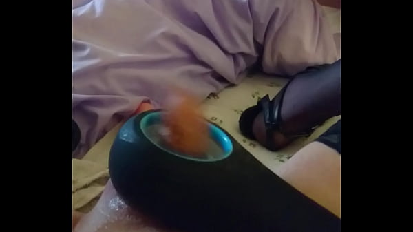 Play MP4 - taking an 18 double dildo in my ass