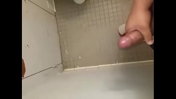 Play MP4 - Bronx dude jerks off