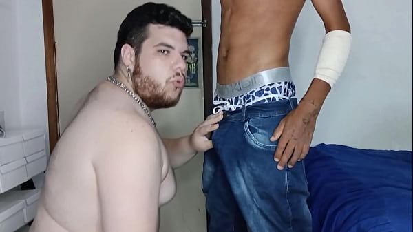Play MP4 - Hetero Motoboy Novinho Gosta de Comer Rabo Gordo - Parte 1 &lpar;COMPLETO NO SHEER E RED&rpar; Veio de longe todo machucado porque viu meus videos e mandou mensagem doido pra comer tamb&eacute;m&comma;
