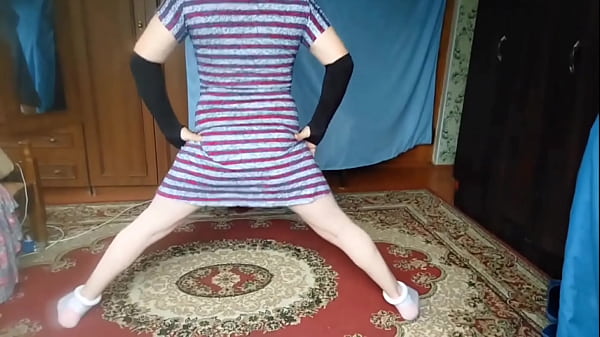 Sexy Sissy Slowly Moving Body To Seduce Everyone Watching 