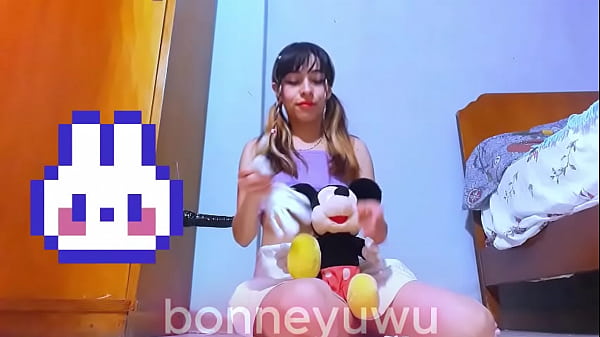 Bonneyuwu - 12:21 me doy en cuatro con el dildo 