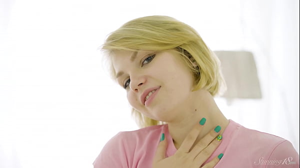 Tiny teen idylia is using her favorite cunt toy 