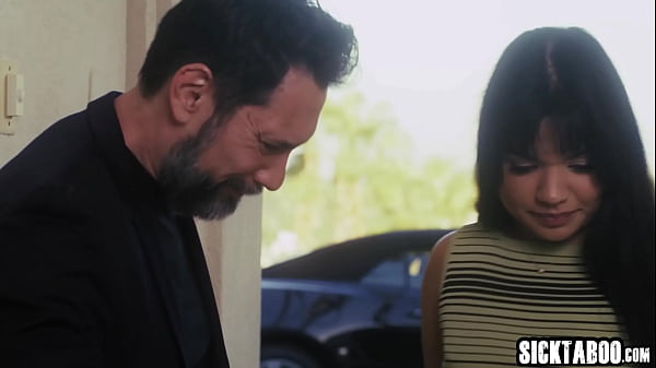 Sexy big ass babe swallowed big cock before anal sex