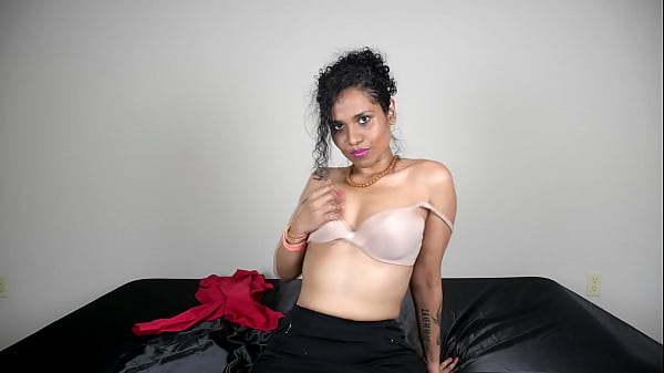 Indian Girl Talks Dirty And Fingers Herself thumbnail