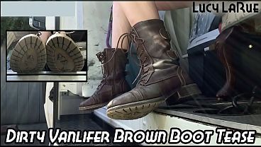 Nonton "dirty Vanlifer Brown Boot Tease" thumbnail