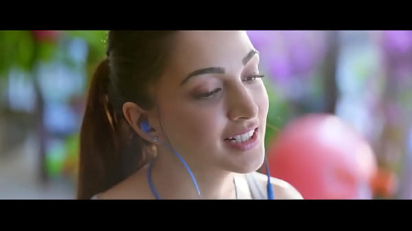 Boobs and Navel show of hot Indian Actress at gym 