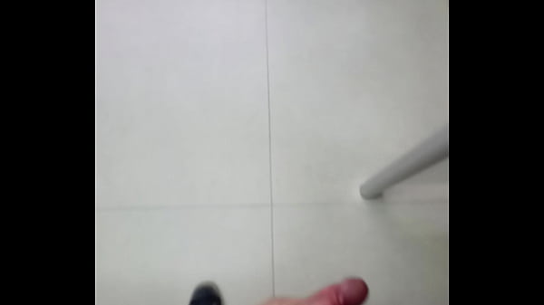 Punheta no mict&oacute_rio do shopping