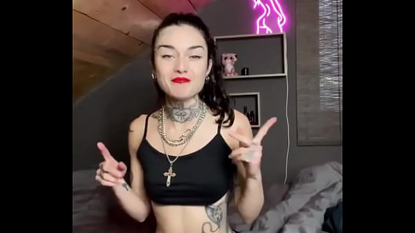 Nonton Snow De Ville Stuffs Her Pussy With Big Black Dildo thumbnail