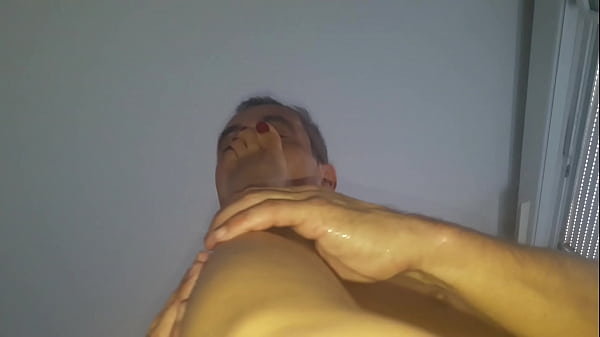 Play MP4 - Aimer la baiser en l&eacute;chant ses pieds