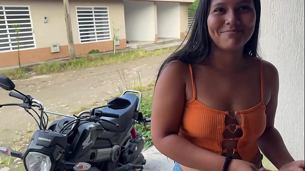 Play MP4 - vecino ayudame a arreglar mi moto y te pago bien