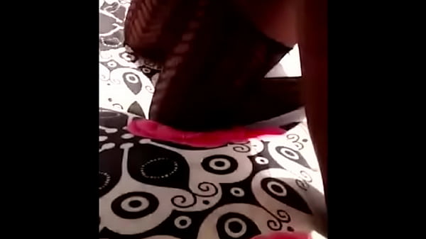 Nonton Compilation T&eacute;l&eacute;phonique De Elvie Slutty S'amusant Avec Son Gode &agrave; L'ext&eacute;rieur De La Maison - Partie 5 thumbnail