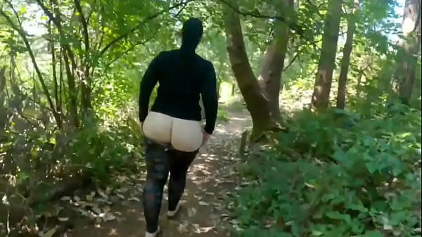 Huge Booty Exhibitionist Flashing thumbnail