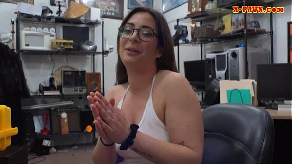 Woman_with glasses fucked by pawn guy