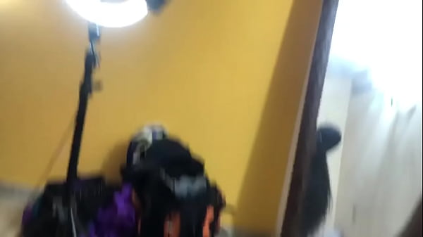 Follando a la prima cuando sus papas_salen de casa