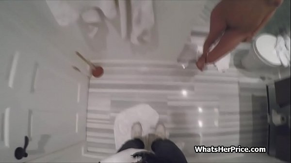 Getting sucked by_gold digger during break in