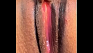 Play MP4 - Me machuquei colocando 2 metros de rola e estourando meu &uacute;tero gozei gostoso