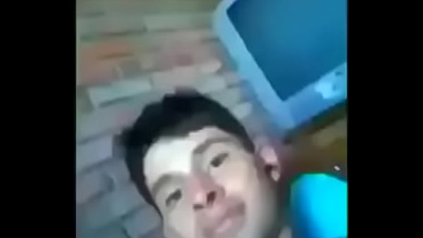 Play MP4 - Hombre se le cae un televisor en la cabeza