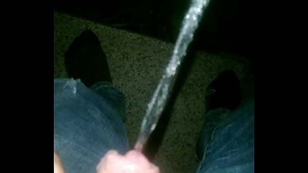 Play MP4 - Piss in the dark while cruizing