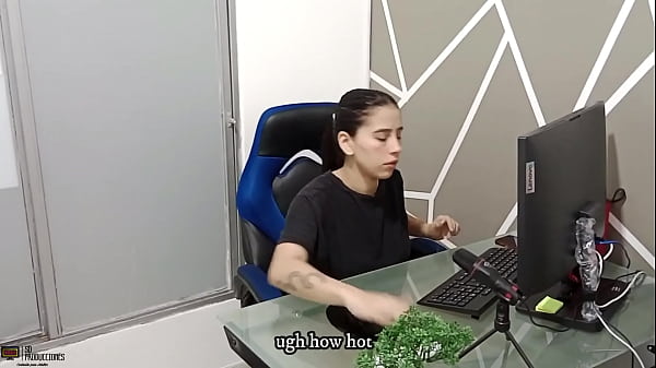Le Follo El Co&ntilde;o A La Secretaria De Mi Padrastro thumbnail