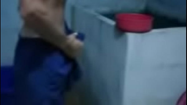 อาบน้ำชักว่าวโชว์ควยจนน้ำเงี่ยนแตก 