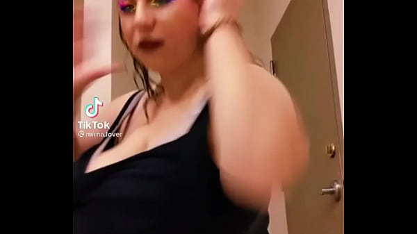 Nonton Dance With The Swimming Pool thumbnail