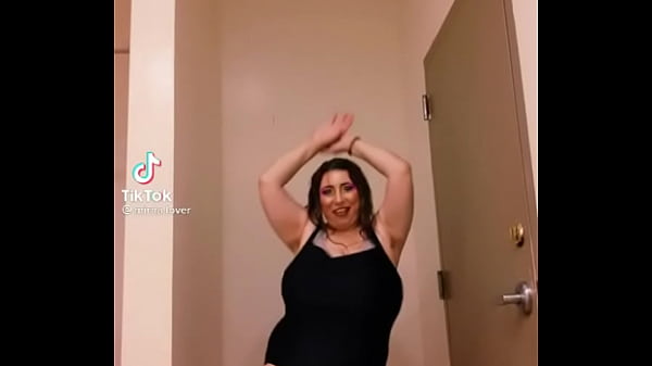 Dance with the swimming pool 