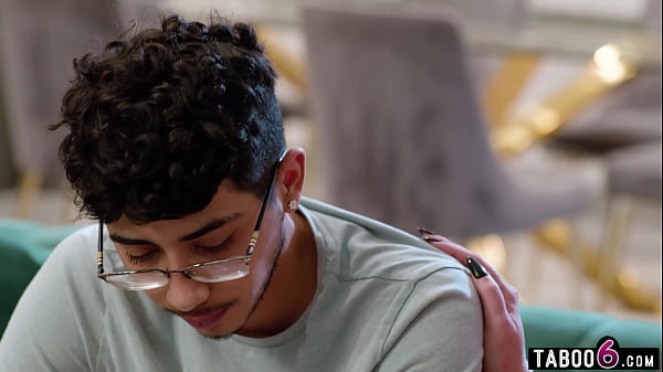 Play MP4 - Mature stepmom MILF Lauren Phillips confiscated stepsons fake pussy toy