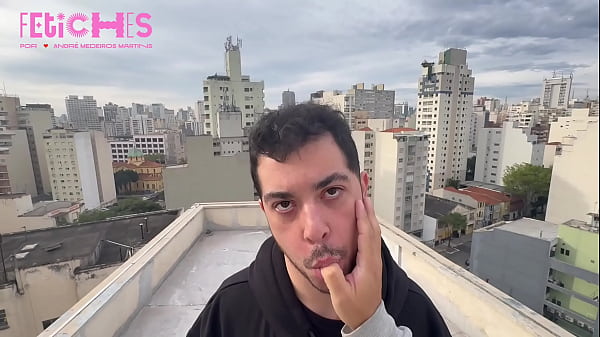 Gostosos se exibem em lugares p&uacute_blicos