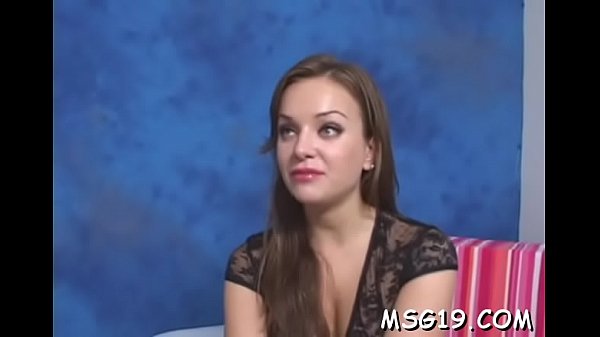 Skinny hottie enjoys deep insertion