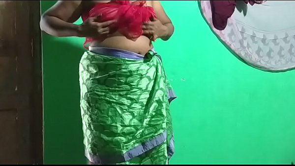 desi indian horny tamil telugukannadamalayalam hindivanithashowingbig boobs and shaved pussy press hard boobs press nip rubbing pussy masturbation using_green candle