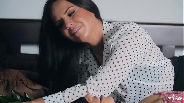 Twistys.com - Licking the in law with KobeLee, Sara Luvv