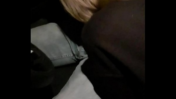 Hot car-sex. Beautiful milf gets wild_behind the_wheel