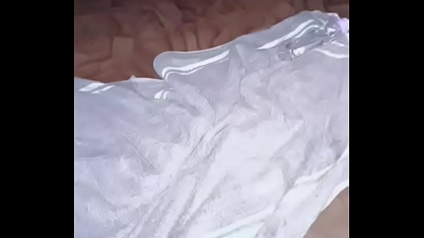 Nonton Amateur Oils Her Bubble Butt For Her Dabs On Camera thumbnail