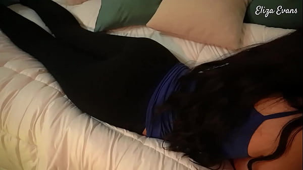 Play MP4 - a solas en la noche con la novia de mi mejor amigo&comma; quiere sexo caliente y obtiene creampie con su concha jugosa