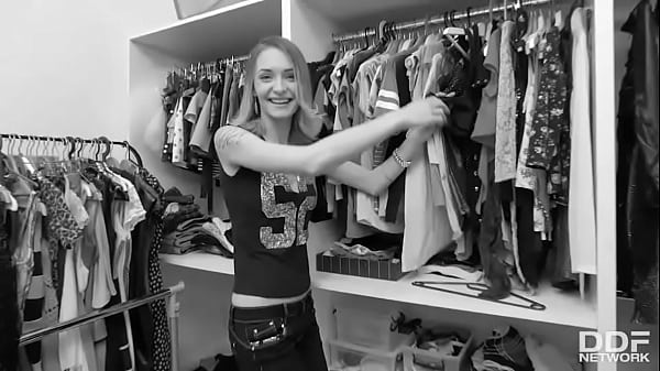 Changing room blowjob 