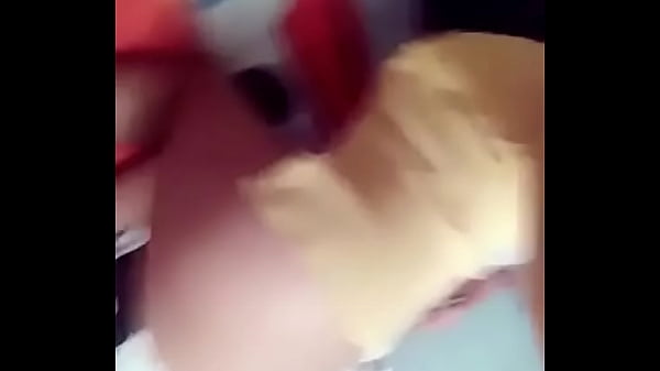 Tetona mexicana se graba en_su cuarto