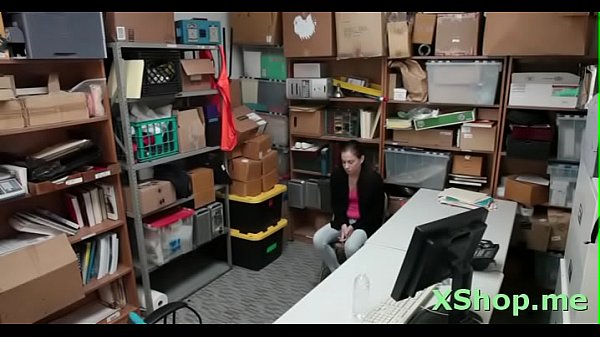 Strangergives chili dogand balls to tough sucker youngmaid Bobbi Dylan