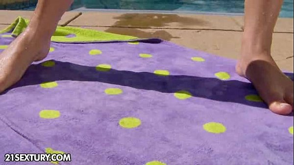 Play MP4 - Wannabe Footmodel